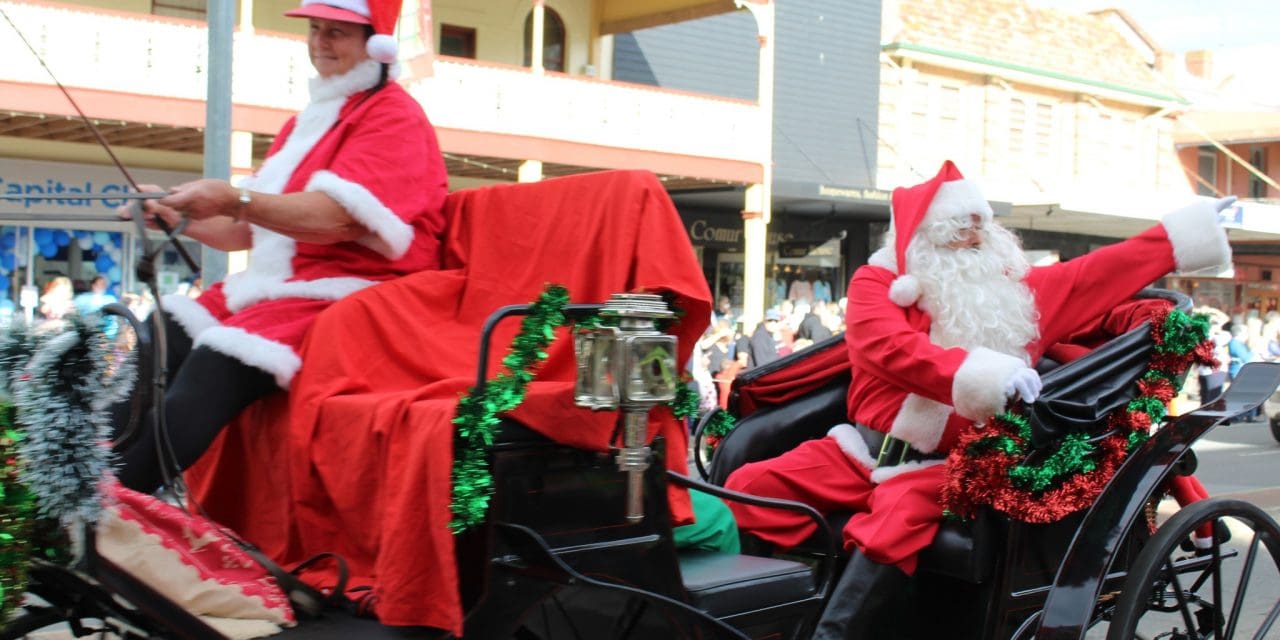 Thousands Line Street for Yass Christmas Parade